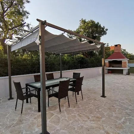 וילה Holiday Karlo Paljuv